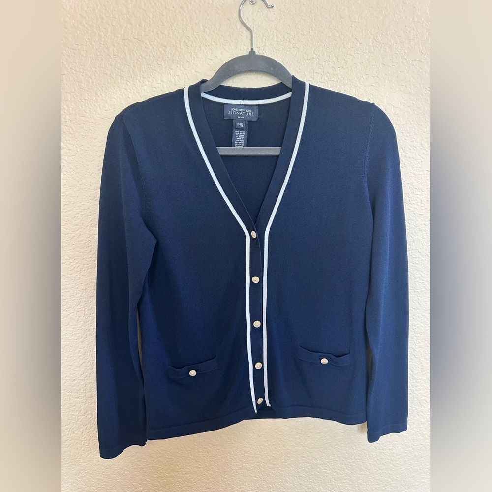 Jones New York Signature  Light blue cardigan Size medium.